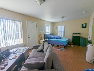 827 SW 11th Ave, Albany, OR 97321 - photo 2