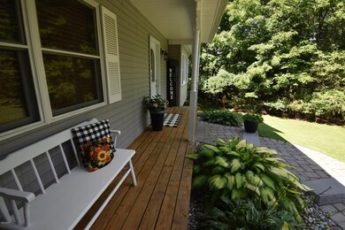 105 Griff Ct, Dingmans Ferry, PA 18328 - photo 4