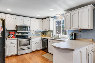 28 Reed St unit B, Londonderry, NH 03053 - photo 6