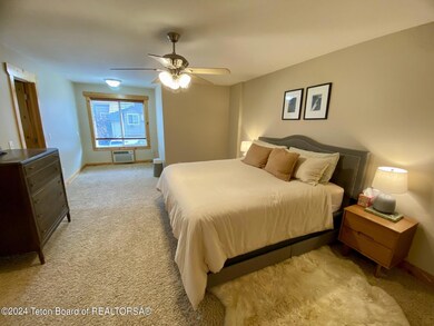 Pike - Master bed 3