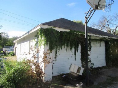 1523 W High St, Davenport, IA 52804 - photo 5
