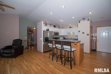 1637 W 64th St, Davenport, IA 52806 - photo 3