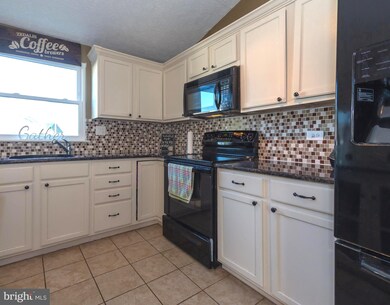 104 Penns Grant Dr, Morrisville, PA 19067 - photo 4