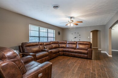 1927 Tulane Ave, Gainesville, TX 76240 - photo 4