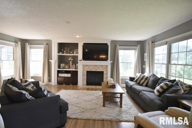 6710 Brookview Ln, Davenport, IA 52806 - photo 3