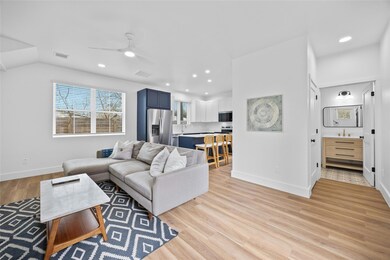 4704 Enchanted Ln unit B, Austin, TX 78745 - photo 4