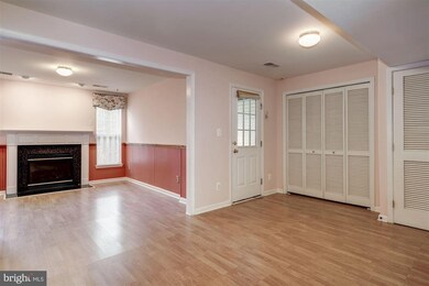 2541 Banshire Dr, Herndon, VA 20171 - photo 6