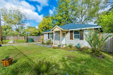 942 Ellington St, Houston, TX 77088 - photo 2