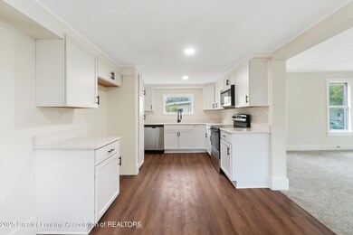 828 Backus St, Jackson, MI 49202 - photo 7