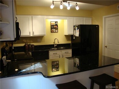 Granite sitting bar with stools