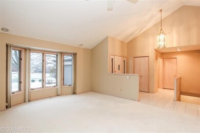 2121 N Quail Crest Ct SE, Grand Rapids, MI 49546 - photo 4