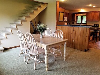 1225 Crestview Dining