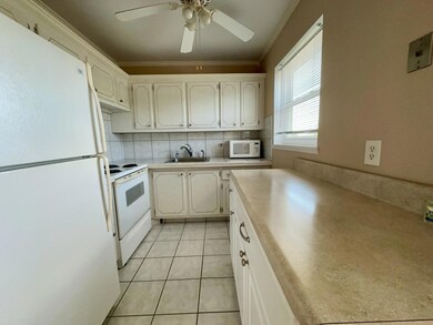 38 Cambridge B, West Palm Beach, FL 33417 - photo 2