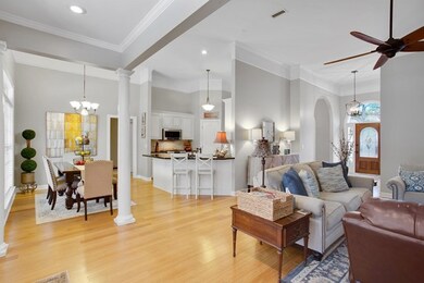 Living room/eating area