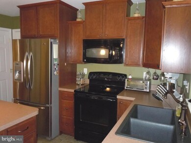 1817 Silverleaf Ln, Palmyra, PA 17078 - photo 5