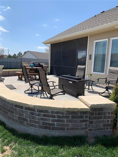 732 N Thornton Ct, Wichita, KS 67235 - photo 2