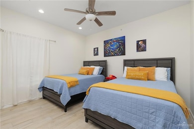 115 E Marlin St unit B, South Padre Island, TX 78597 - photo 6