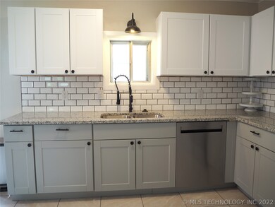 516 S Chickasaw Ave, Haskell, OK 74436 - photo 7