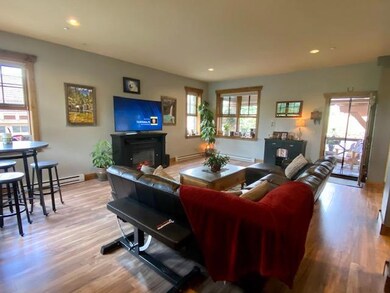 100 Pennington Pl living area2 IMG_6332