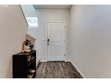 2932 V St, Springfield, OR 97477 - photo 4