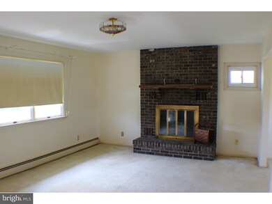 102 S Waverly St, Reading, PA 19607 - photo 7