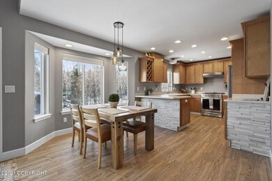 Dining & Kitchen