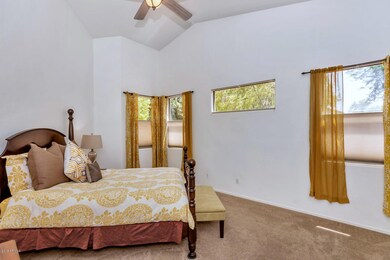 4263 E Torrey Pines Ln-large-015-016-Mas