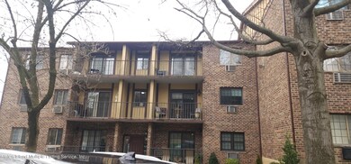 29 Donna Ct unit 12, Staten Island, NY 10314 - photo 3