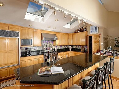 Large Gourmet Kitchen