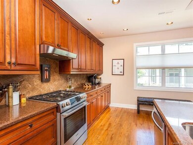 Beautiful kitchen - cook's dream!