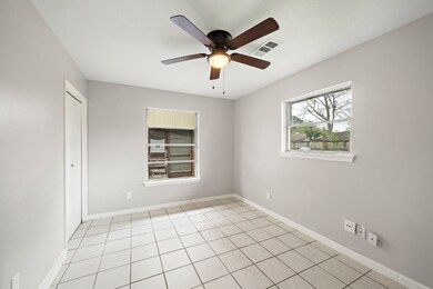 10322 Kingspoint Rd, Houston, TX 77075 - photo 5