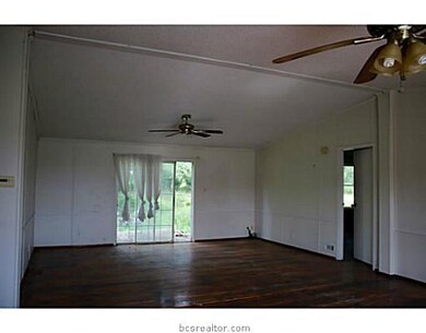 Dining Room. Dining area off the living room and k