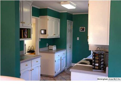 Lots of storage and natural light in kitchen New r