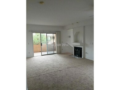 Great Room. Living Rm w/Balcony view