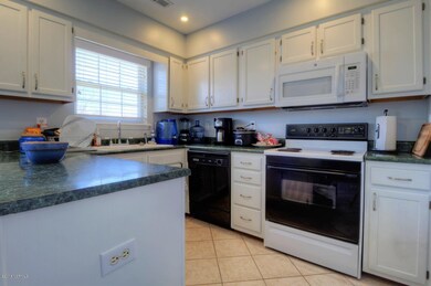 5624 Chilmark Ct-large-006-3-Kitchen-150