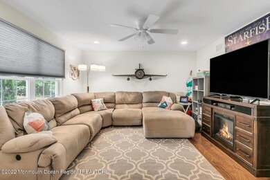 24 Duchess Ave Middletown-large-006-002-
