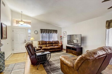 06-W Glenview Pl-006