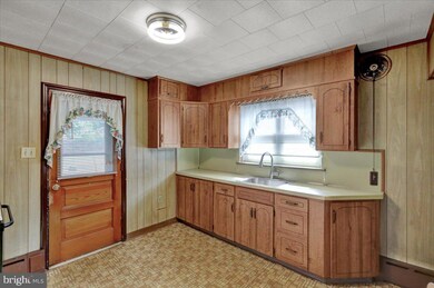 1355 Butter Ln, Reading, PA 19606 - photo 4