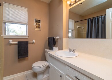 1924 Tracy Lynn Ln, Alvin, TX 77511 - photo 7