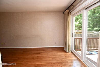 7096 Suzanne Ln, Schenectady, NY 12303 - photo 6