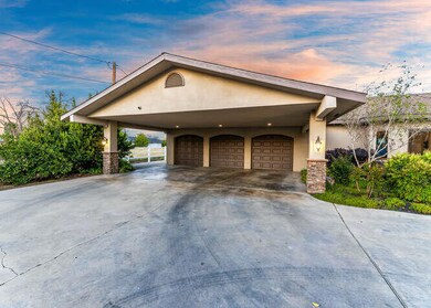 2300 S Akers St Visalia CA-small-075-071