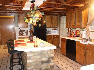 Kitchen. Amazing kitchen with LOTS of cabinets and