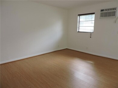 LIVING / DINING ROOM