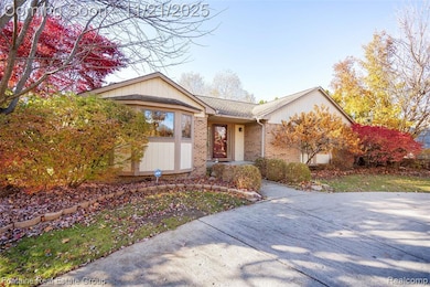 23965 Whittaker Dr, Farmington, MI 48335 - photo 2