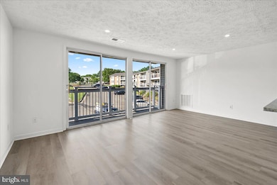 3371 Yost Ln unit 201, Dumfries, VA 22026 - photo 2