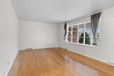 904 Chippewa Dr, Elgin, IL 60120 - photo 3