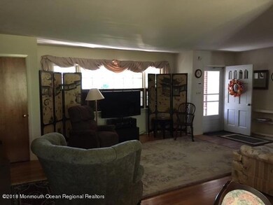 194 Living Rm 1