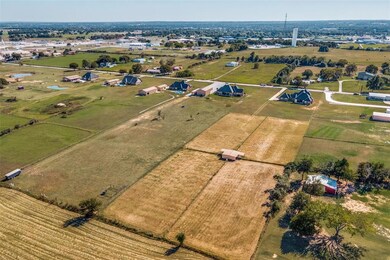 410 Lazy b Ln, Springtown, TX 76082 - photo 5