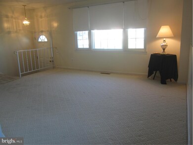 911 Grovehill Rd, Halethorpe, MD 21227 - photo 5