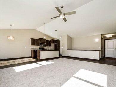 1921 Shady Grove Rd SW, Cedar Rapids, IA 52404 - photo 4